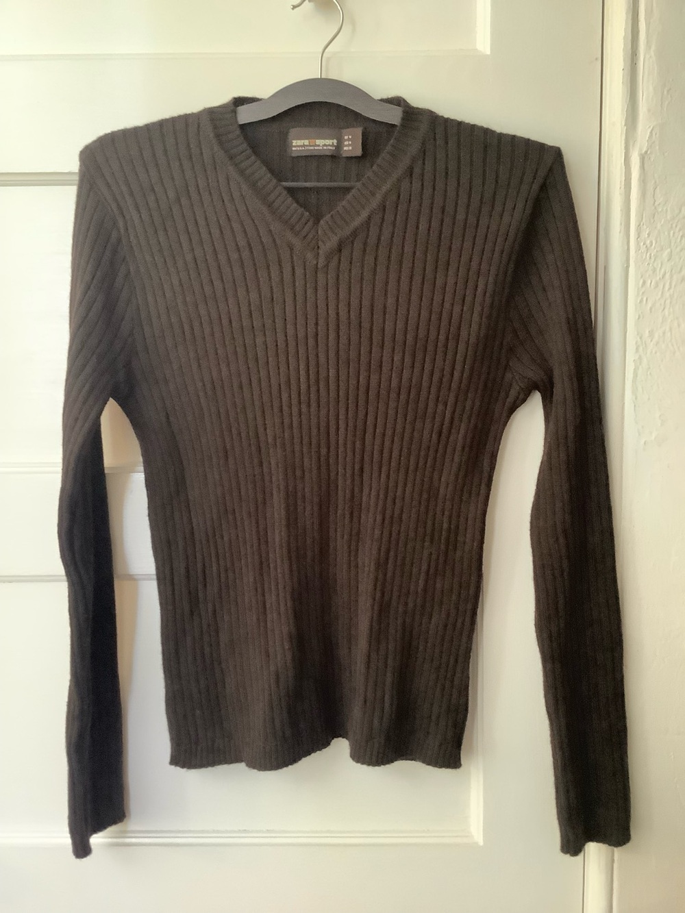 Zara Sport Men's M Italian Made V-neck Pullover Sweater Brown Ribbed, Slim Fit